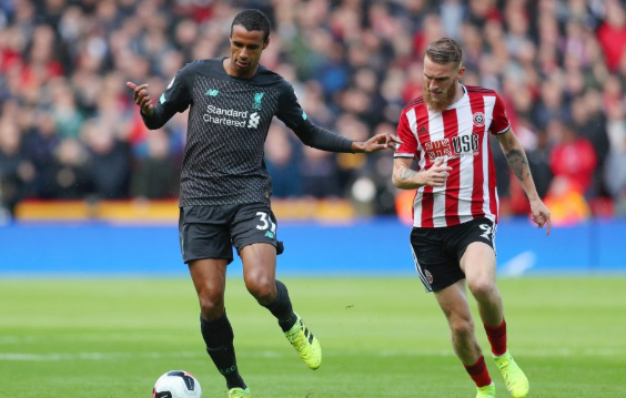 上海久事训练开放日；冲刺阶段防线松动引欢呼；英超在即；年轻球员得到机会 