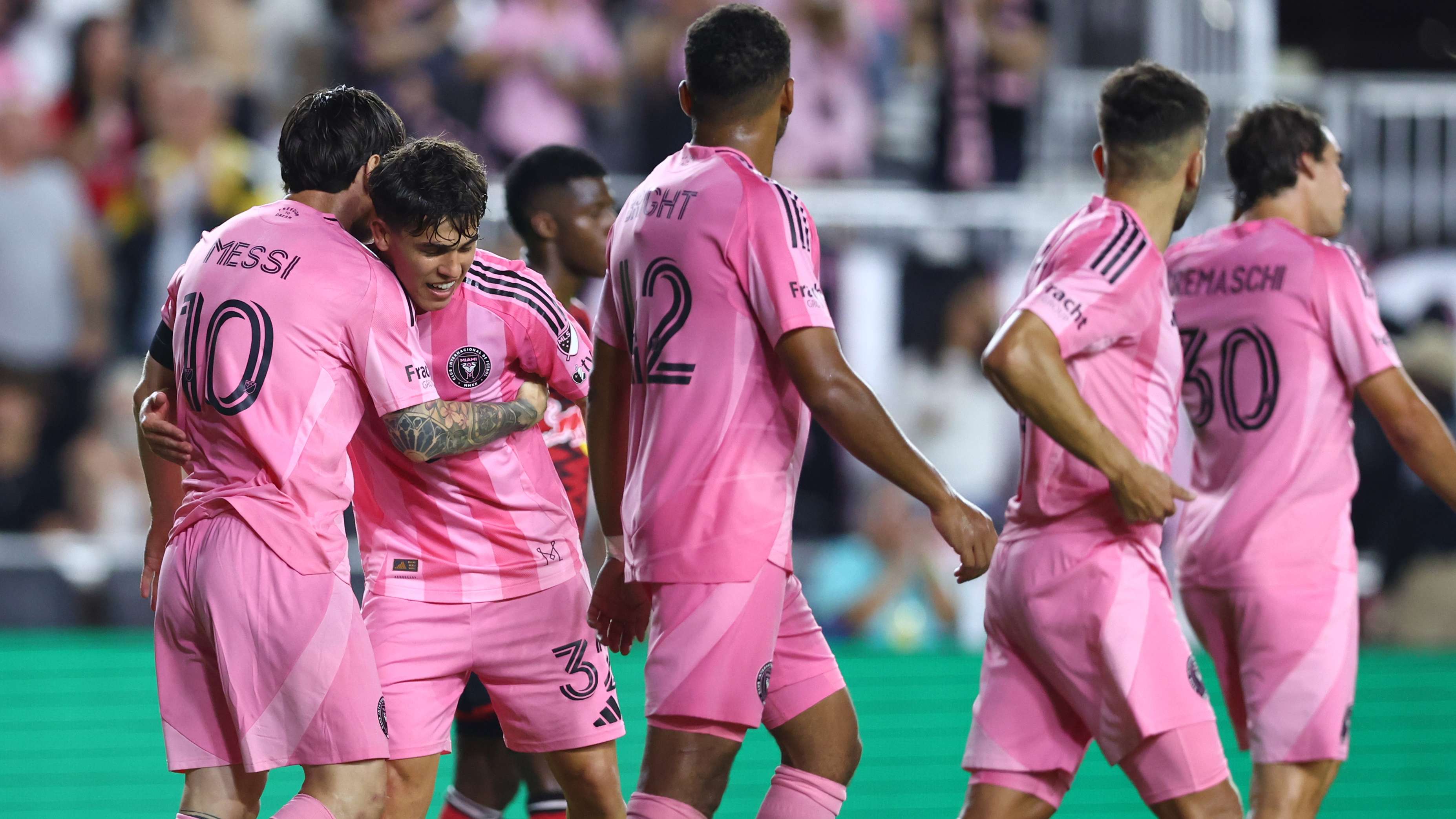 集结日多特蒙德备战意大利杯，官宣签约细节曝光，媒体盛赞，更衣室氛围转暖的简单介绍