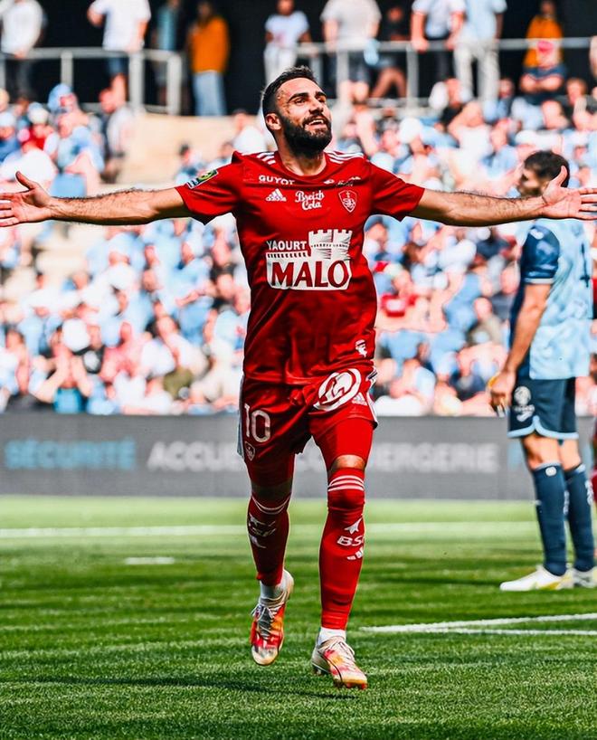 包含勒沃库森内部会议纪要流出——加时末段复出首秀，法甲使命明确，轮换策略成焦点的词条