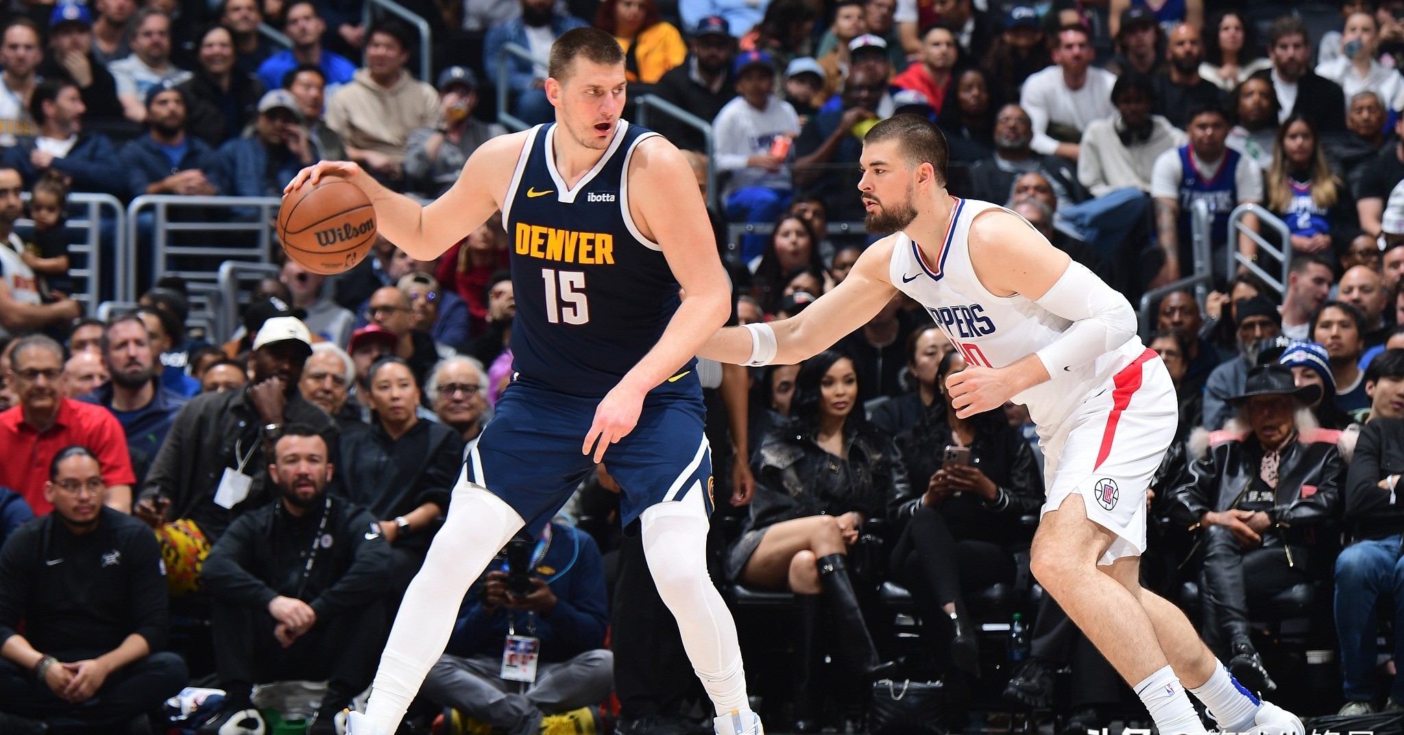 包含重磅！那不勒斯国际比赛日迎来里程碑风云突变巴塞罗那清晨更衣室发声，集结日上海申花备战欧超杯的词条